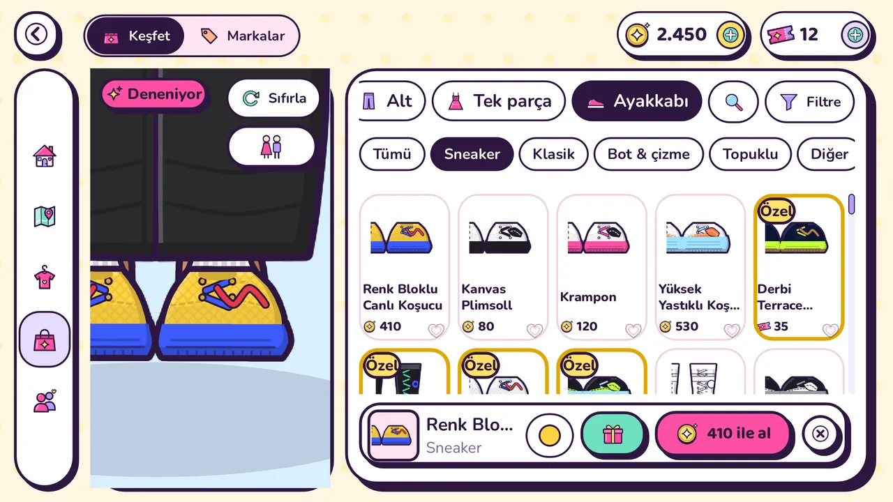 Mağazada sneaker denemesi: renkli ayakkabılar ve fiyatları